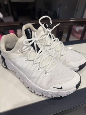 Nike White and Black Women's Sneakers